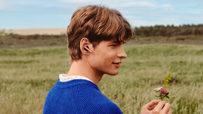 以暖金柔光 续写可穿戴之声 BANG & OLUFSEN 推出 Beo Grace 全新配色蜂蜜金